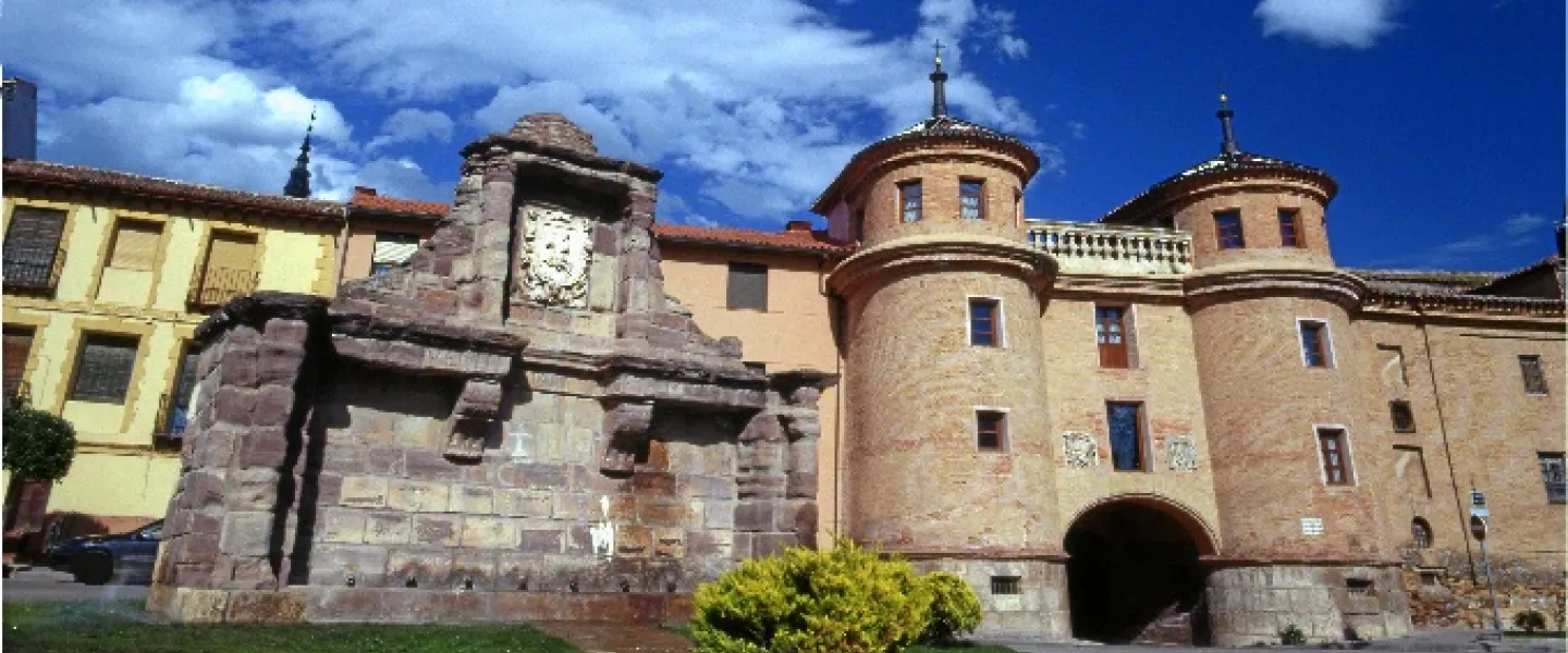 fachada de la fuente de ocho caños de calatayud