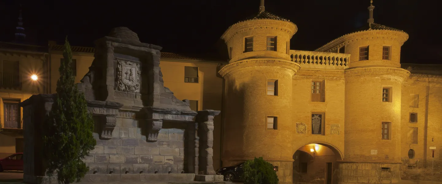 Puerta de terrer por la noche, calatayud