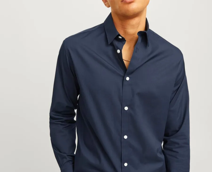 Camisa azul oscuro